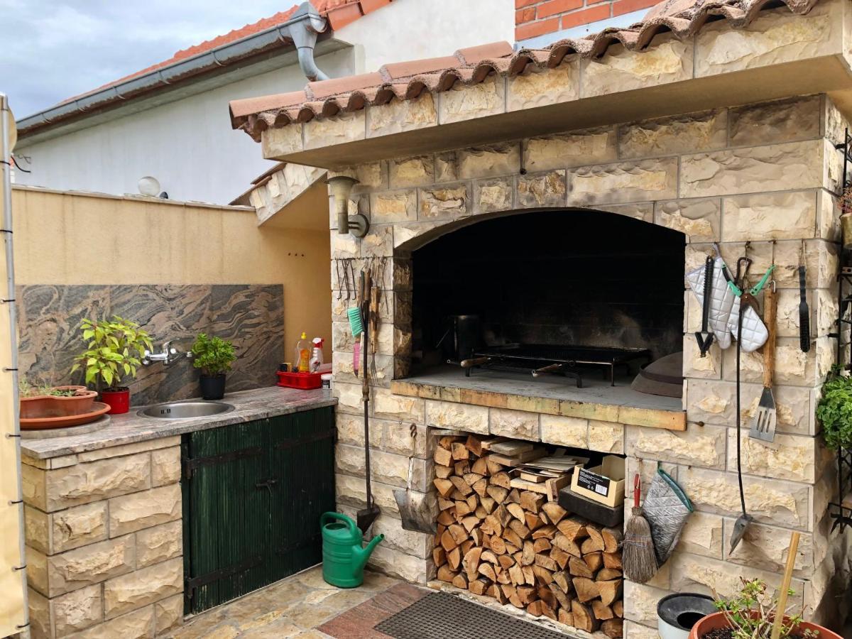 Apartments Pine & Oak With Shared Seasonal Hot Tub Privlaka  Zewnętrze zdjęcie