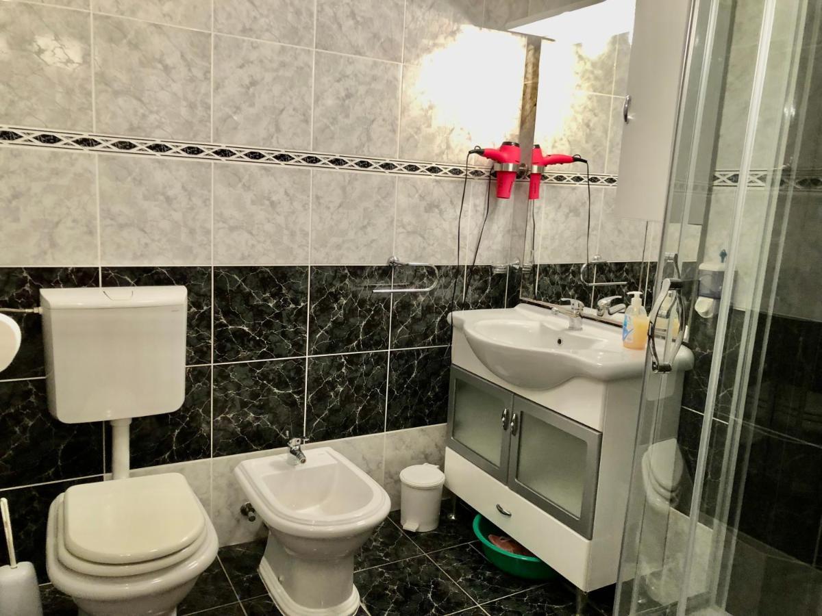 Apartments Pine & Oak With Shared Seasonal Hot Tub Privlaka  Zewnętrze zdjęcie