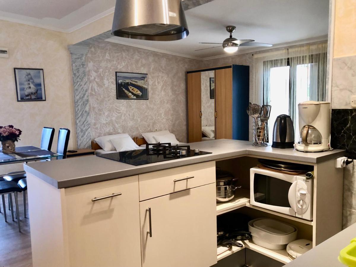 Apartments Pine & Oak With Shared Seasonal Hot Tub Privlaka  Zewnętrze zdjęcie
