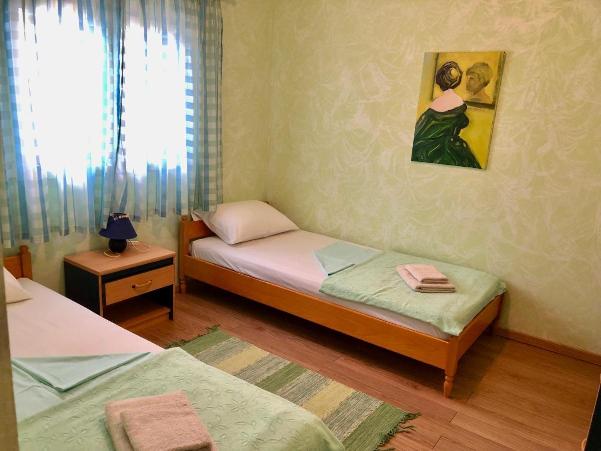 Apartments Pine & Oak With Shared Seasonal Hot Tub Privlaka  Zewnętrze zdjęcie
