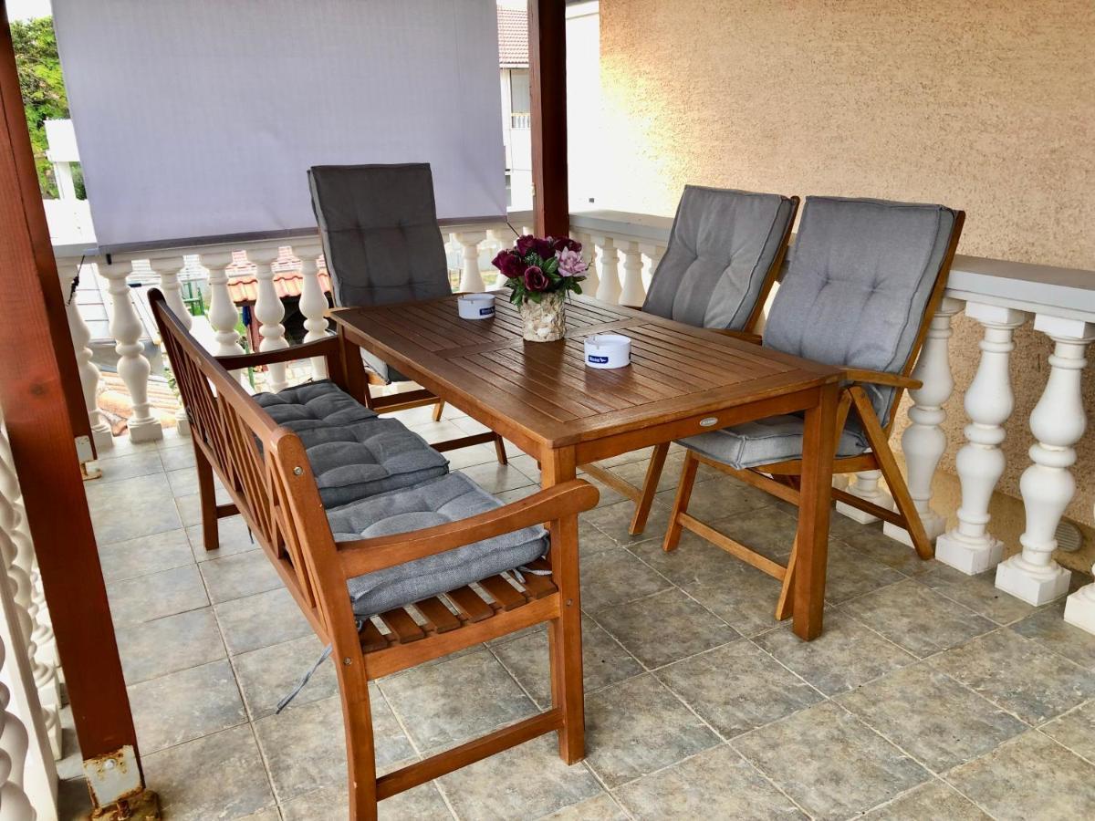 Apartments Pine & Oak With Shared Seasonal Hot Tub Privlaka  Zewnętrze zdjęcie