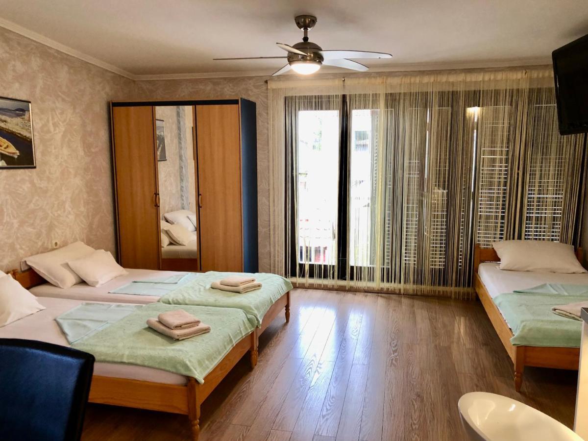 Apartments Pine & Oak With Shared Seasonal Hot Tub Privlaka  Zewnętrze zdjęcie